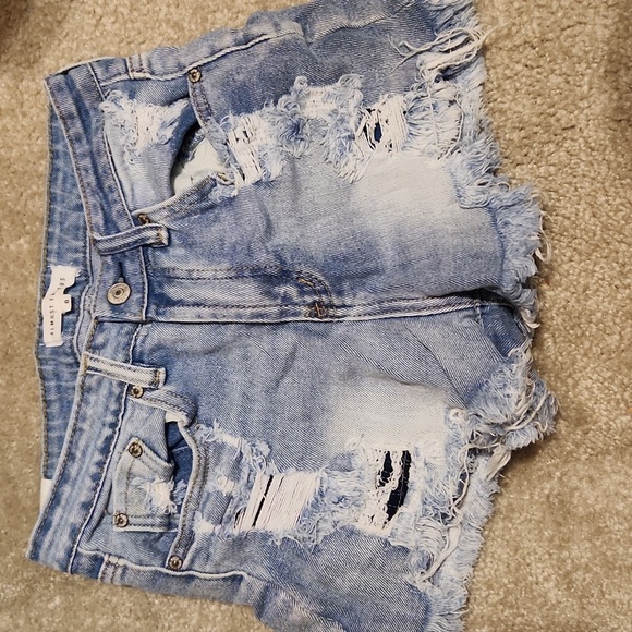 Almost Famous Shorts Womens Size 0 Light Wash Denim Distressed Holes Cut Off - Picture 1 of 11